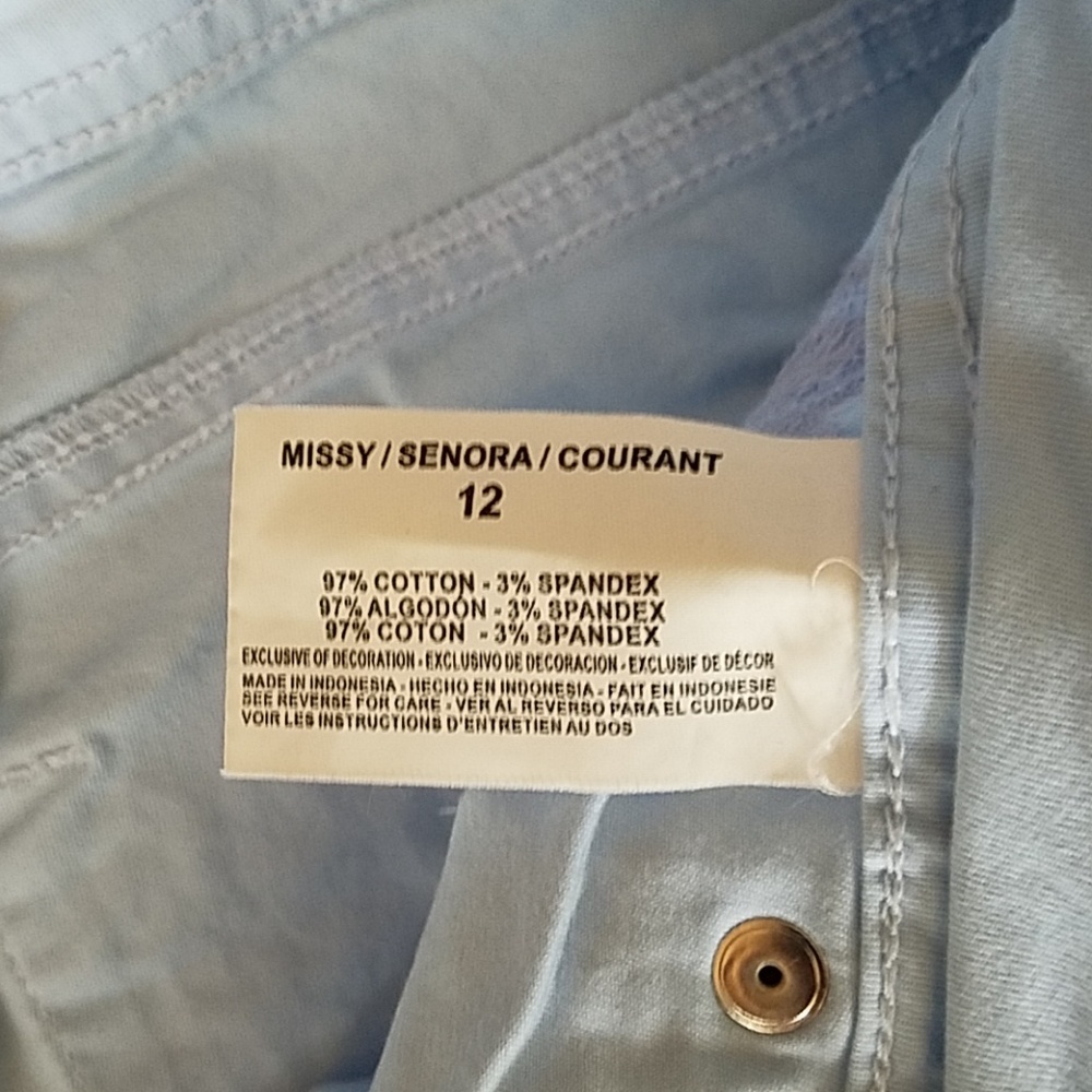 Gloria Vanderbilt Blue Embroidered Capris Size 12 - Picture 6 of 8